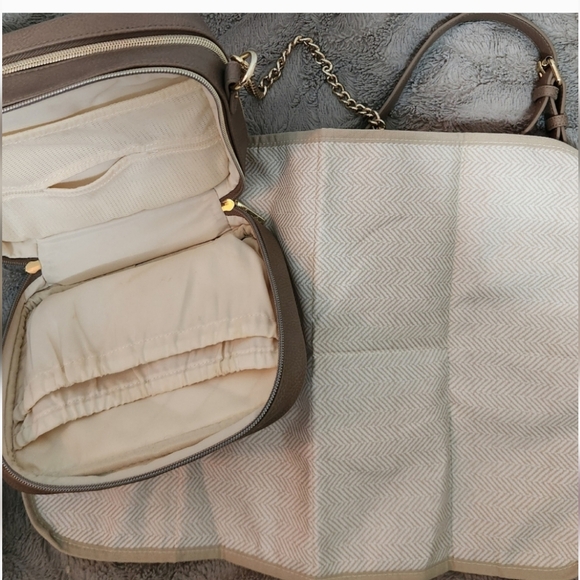 GUC ITZY RITZY crossbody diaper bag, baby bag, purse, Tan Gold ♥️ - Picture 7 of 8